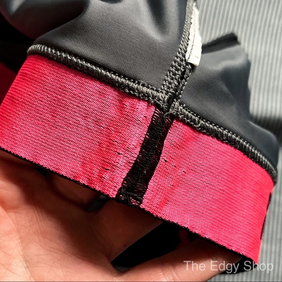 Under Armour | Logo Band Geometric Print Sport Bra - Picture 4 of 4